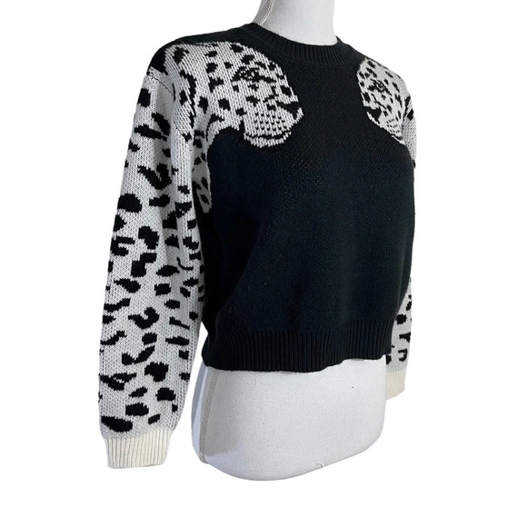Aqua Sweater Size XS Black and White Leopard Cat Image Animal Print Crewneck Top - Picture 2 of 6